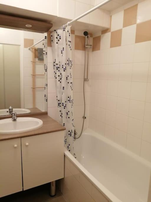 Fadil Apartman Valenciennes Kültér fotó